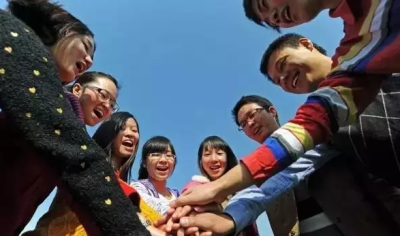 圖4：外國語的優秀青年教師們.png